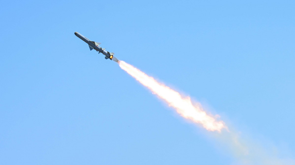 Escala la tensión en Medio Oriente: Estados Unidos derriba misiles y drones iraníes en el Golfo