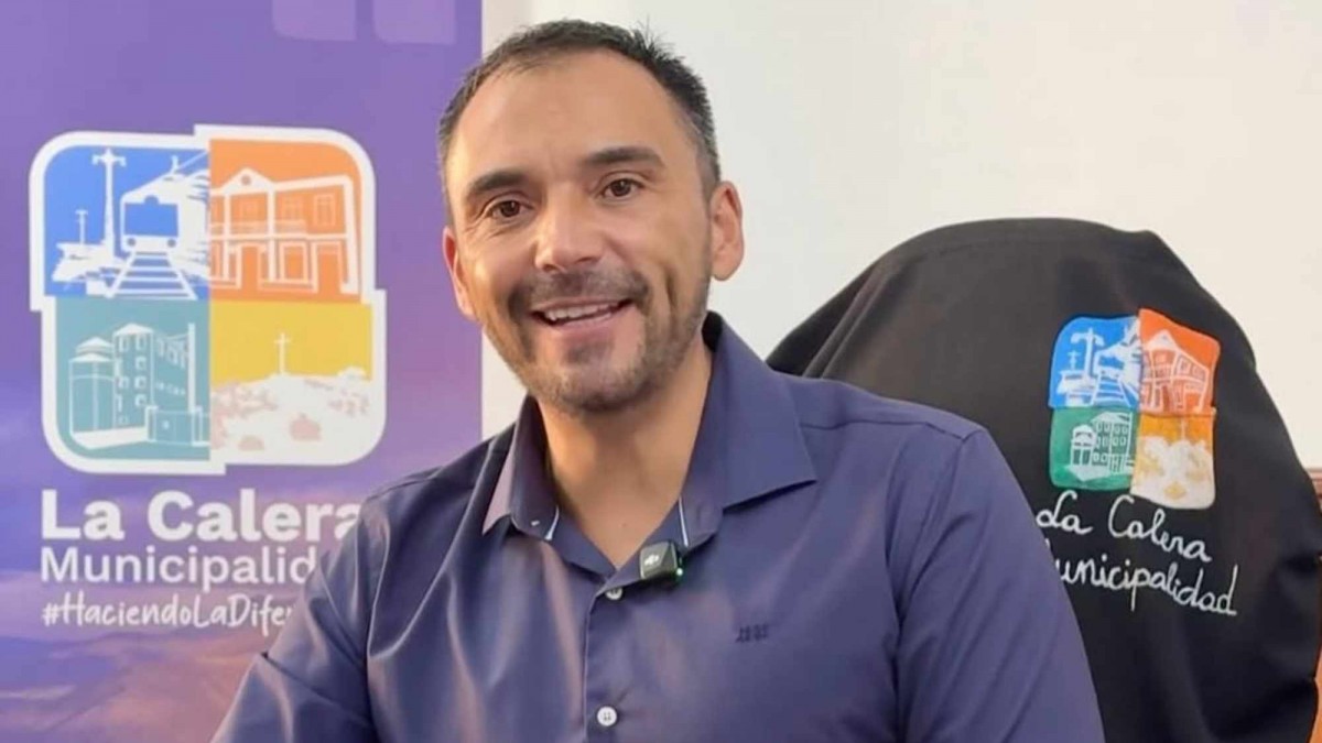 Formalizan por fraude al fisco a alcalde de La Calera: Habría usado maquinaria municipal para realizar obras en su casa