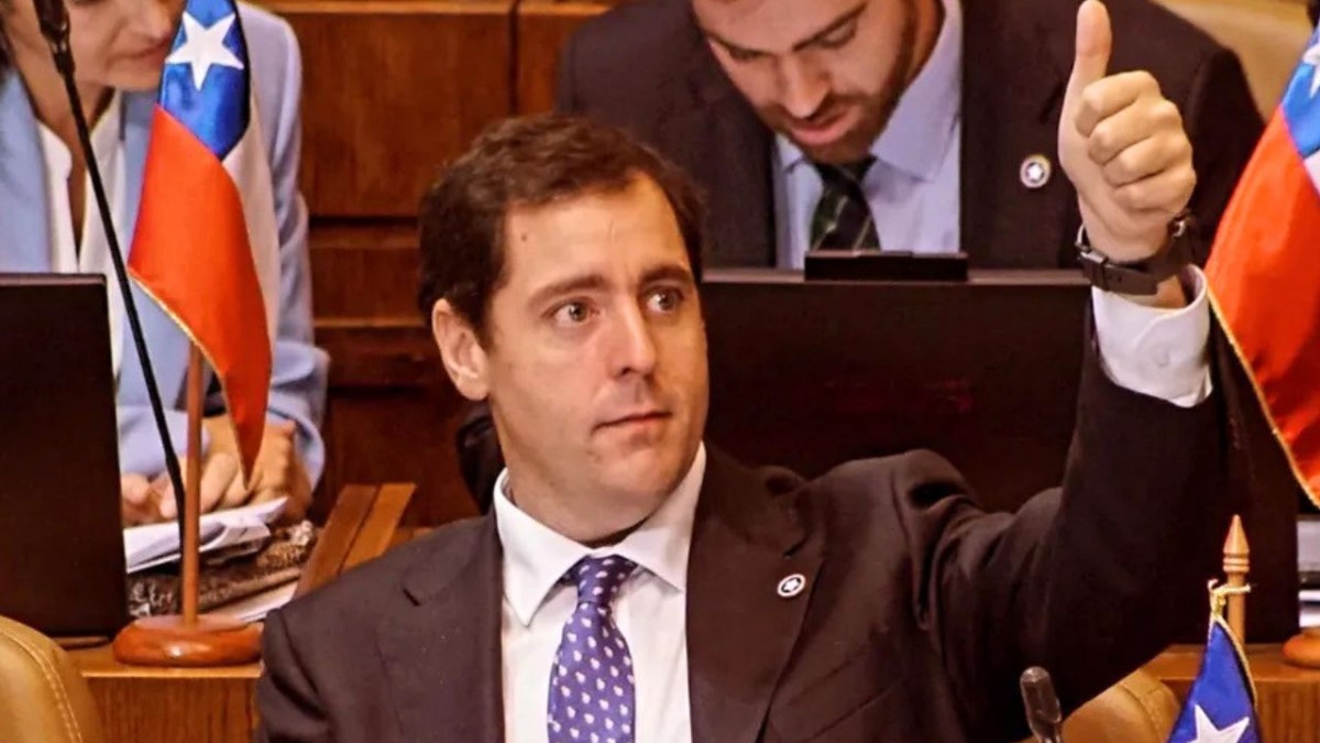 'Estoy mandatado a hacer mi trabajo de lunes a miércoles': Diputado Kunstmann defiende viaje al Caribe durante semana distrital