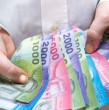 Revisa en detalle todos los bonos para mujeres que se pagan en junio. Los beneficios están dirigidos a jefas de hogar, trabajadoras y adultas mayores, con el objetivo de complementar ingresos.