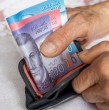 Revisa en detalle quiénes son las personas que no tienen derecho a la Pensión Garantizada Universal (PGU). Este beneficio está dirigido a los adultos mayores que cuenten con una serie de requisitos.
