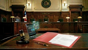 Abogada fue suspendida y multada por presentar citas inexistentes creadas con IA en juicio ante la Corte Suprema