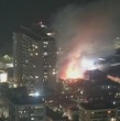 Bomberos de Santiago combate un violento incendio en un cité de Recoleta. La emergencia obligó a declarar segunda alarma y movilizar a 13 compañías, además de generar restricciones de tránsito.