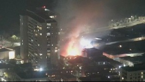 Incendio afecta a cité en Recoleta: Bomberos responde con 13 compañías en el lugar