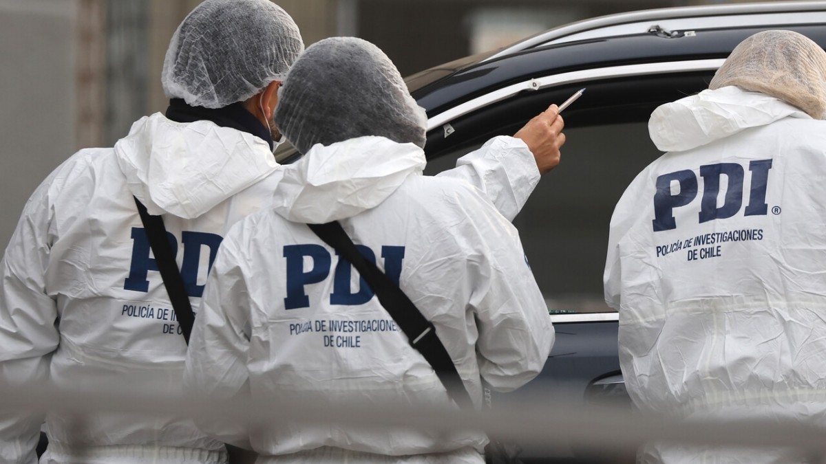 PDI repele a balazos asalto en Santiago Centro: Delincuente falleció tras ser baleado por detective