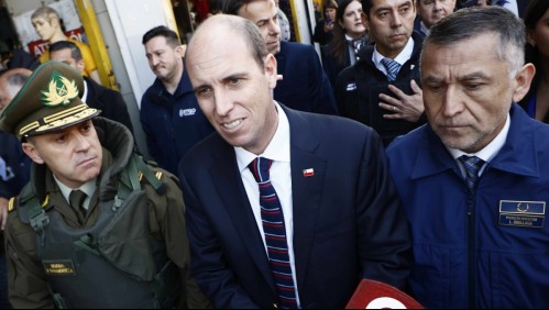 Ministro Arrau encabeza operativo en Barrio Meiggs: PDI y Carabineros fiscalizaron a migrantes irregulares y comercio ilegal