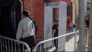 Detectores de metales en colegios: Superintendencia emite dictamen que actualiza criterios sobre el uso de medidas de seguridad