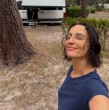 Revisa en detalle la nueva aventura de Leonor Varela, que cerró un ciclo en París y se mudó a Madrid con su pareja, Pablo Courard. El traslado no fue común, ya que lo hizo a bordo de una motorhome.