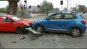 Colisión múltiple deja a una mujer lesionada en San Joaquín: Principal implicado huyó del lugar