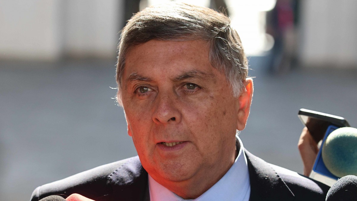 'Se distancia de las reglas básicas de respeto': Biministro Alvarado critica al PS por propaganda con imagen del Presidente Kast