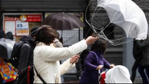 Meteorología actualiza aviso por vientos: Rachas ahora llegarán hasta 80 km/h y la zona afectada aumenta a siete regiones