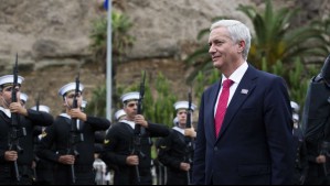 Kast anuncia reformas para expulsiones y sancionar traslado de migrantes