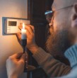 Revisa los sectores de la Región Metropolitana que se verán afectados por cortes de luz este lunes 8 de junio. La medida responde a trabajos programados en la red eléctrica y podría extenderse por varias horas.