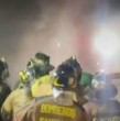Un incendio de gran magnitud está afectando durante la mañana de este martes a una antigua construcción ubicada en la intersección de Libertad con Agustina. Revisa el registro de un derrumbe en el sector,