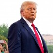 Donald Trump aseguró que Irán derribó un helicóptero Apache estadounidense en el estrecho de Ormuz. Los dos pilotos sobrevivieron y fueron rescatados, mientras Washington anunció que responderá al incidente.