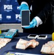 Revisa en detalle los chats de la ejecutiva de BancoEstado que está ligada a la Operación Tokio. En los mensajes, se aprecia cómo la mujer de 45 años interactúa con un criminal, demostrando un rol activo en el delito.
