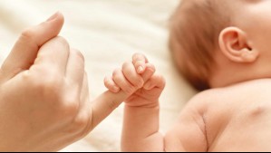 Padres perdieron a su hija por maniobra de parto prohibida: Justicia condenó a servicio de salud a millonaria indemnización