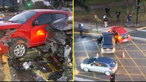 Grave choque entre dos vehículos provoca congestión frente al Costanera Center en Providencia