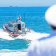 La Armada de Chile trabaja en la búsqueda de un tripulante de una embarcación de pesca artesanal, quien desapareció la tarde de este jueves tras caer al mar en la comuna de Constitución, región del Maule.