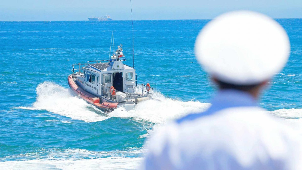 Buscan a pescador desaparecido en Constitución: Habría caído desde su bote en la desembocadura del río Maule