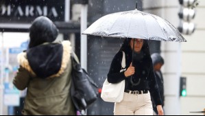 Lluvia sorprende a capitalinos: Se registran precipitaciones en distintos puntos de Santiago