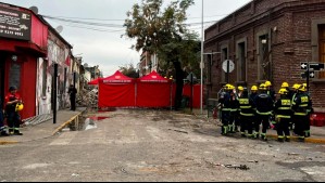 Encuentran cuerpo de argentino desaparecido tras incendio y derrumbe de casona en Santiago