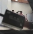 Dos concejales de la comuna de Cabrero terminaron a los golpes tras una sesión del concejo, hecho que quedó grabado y viralizado. Municipalidad emitió comunicado condenando \\\'toda manifestación de violencia\\\'.