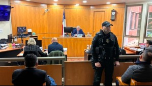 Robaron pensión de adulta mayor y ahorros de un niño: Seis carabineros fueron formalizados por asociación criminal