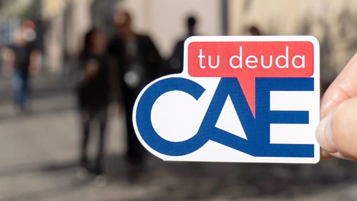 Cadem: 79% apoya convenios para deudores CAE de menores ingresos y 54% dice que no se debería embargar sueldos y cuentas bancarias