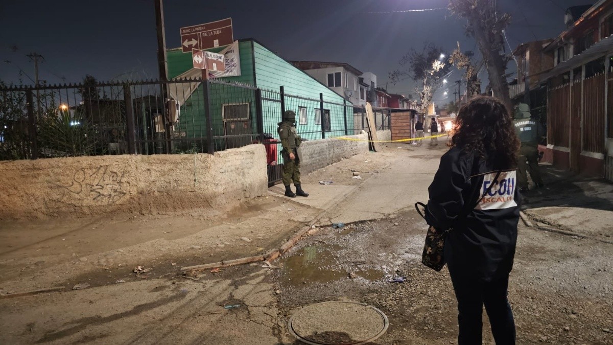 Le dispararon dos veces 'en la parte posterior de su cuerpo': Investigan homicidio en plena vía pública en la comuna de La Pintana