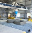 Un emprendedor argentino de 27 años desarrolló una tecnología que permite construir casas de hormigón con impresoras 3D en apenas 48 horas, reduciendo tiempos y costos.