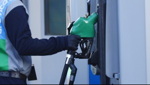 Gobierno confirma fuerte caída en precios de la bencina y el diésel: Bajarían en torno a los $100 desde este jueves