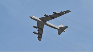 Bombardero estadounidense se estrella tras despegar de una base militar en California