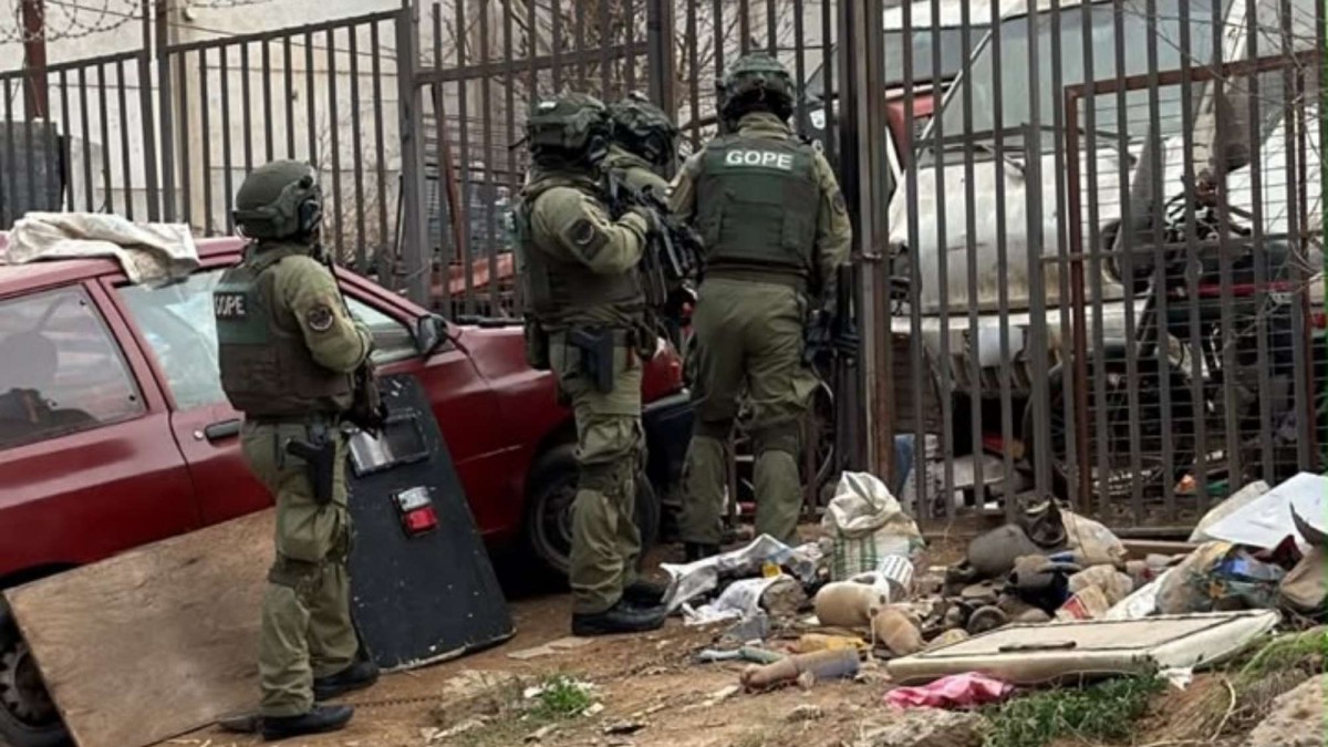 'Pudo tener consecuencias fatales': Inspector fue rociado con bencina en procedimiento policial