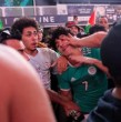 Una pelea entre hinchas de Argentina y Argelia se registró en Times Square, Nueva York, antes del partido por la fase de grupos del Mundial 2026. El incidente terminó con detenidos y fue captado en videos viralizados en redes sociales.