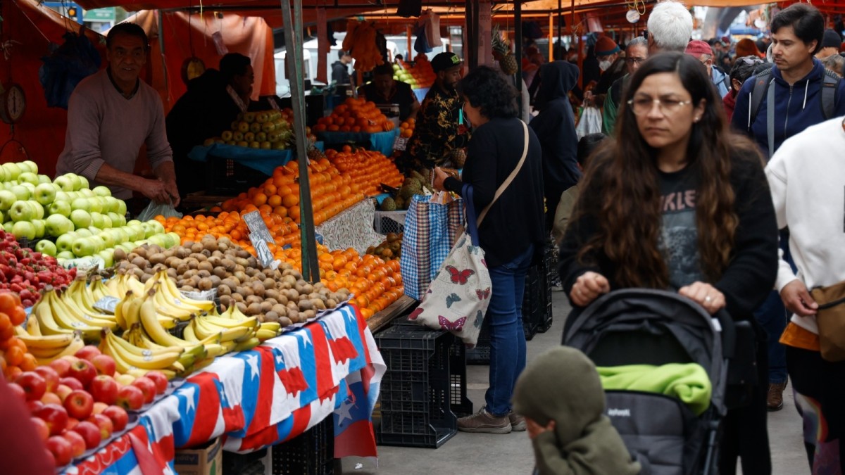 Ahorro de hasta $15 mil mensuales: Proyectan importante baja en la canasta básica cuando se concrete caída en precio de la bencina