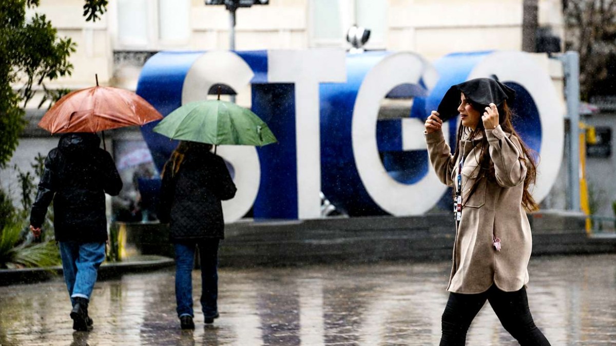 Se aproxima la lluvia a Santiago: Centro meteorológico noruego pronostica varios días con precipitaciones esta semana