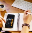 Las horas extraordinarias tienen un recargo legal sobre el sueldo normal. Revisa cómo se calculan, cuándo corresponden y un ejemplo práctico para saber cuánto deberían pagarte.