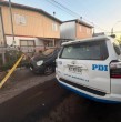 La Fiscalía de La Araucanía confirmó la detención de tres adolescentes de 17 años por el homicidio de una mujer de 53 años en Loncoche. Entre los detenidos se encuentran la hija de la víctima, el pololo, y un amigo de este último.