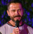 Álvaro Ballero emocionó a todo el encierro en el capítulo 8 de Volverías con tu ex? 2 al cantarle a Ludmila Me dediqué a perderte de Alejandro Fernández con la voz quebrada.
