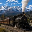 Hay un tren  que opera en la Patagonia y que promete transportarte al pasado, pues el ferrocarril es a vapor y mantiene su estructura original y sus vagones de madera, y te llevará a conocer increíbles paisajes.