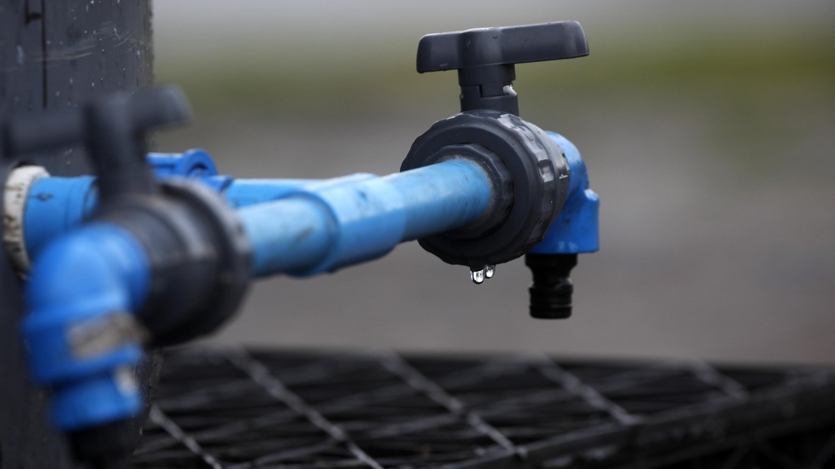 Cortes de agua por hasta 15 horas: Estas tres comunas se verán afectadas por la suspensión del suministro