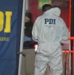 Un hombre de 40 años fue asesinado mientras esperaba locomoción en Pedro Aguirre Cerda. El atacante, que se movilizaba en bicicleta, le disparó al menos cuatro veces y escapó del lugar.