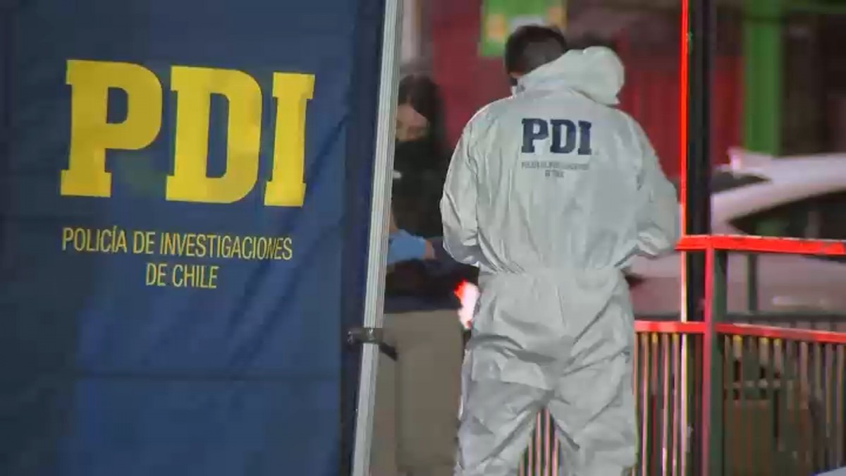 Hombre es asesinado a disparos en paradero de micro tras discutir con ciclista en Pedro Aguirre Cerda