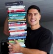 Sammis Reyes confirma que firmó con la editorial Zig-Zag para distribuir su primer libro. El exjugador de fútbol americano celebró el acuerdo y compartió detalles de esta nueva etapa como escritor.