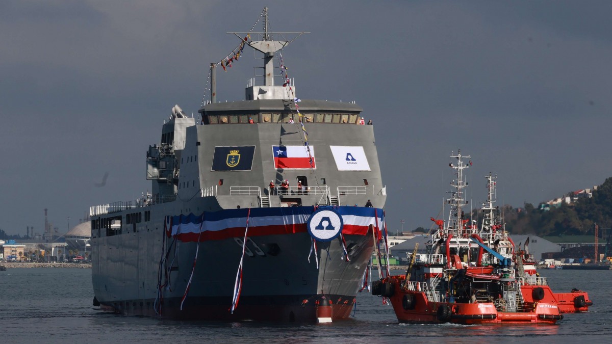 Chile lanza al mar el buque 'Magallanes': Así es la nueva embarcación multipropósito de la Armada