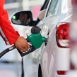 Durante junio, los descuentos en bencina pueden llegar hasta $300 por litro. Revisa beneficios por día en Copec, Shell y Aramco según banco y medio de pago tras la baja de precios.