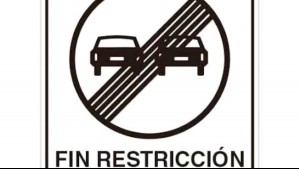 Muy pocos lo saben: ¿Qué significa realmente el letrero "Fin Restricción" en las carreteras de Chile?