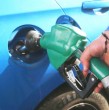 El precio de la bencina registró una baja esta semana. Expertos proyectan que esta disminución podría continuar en las próximas semanas, si se mantienen ciertas condiciones en el escenario geopolítico.