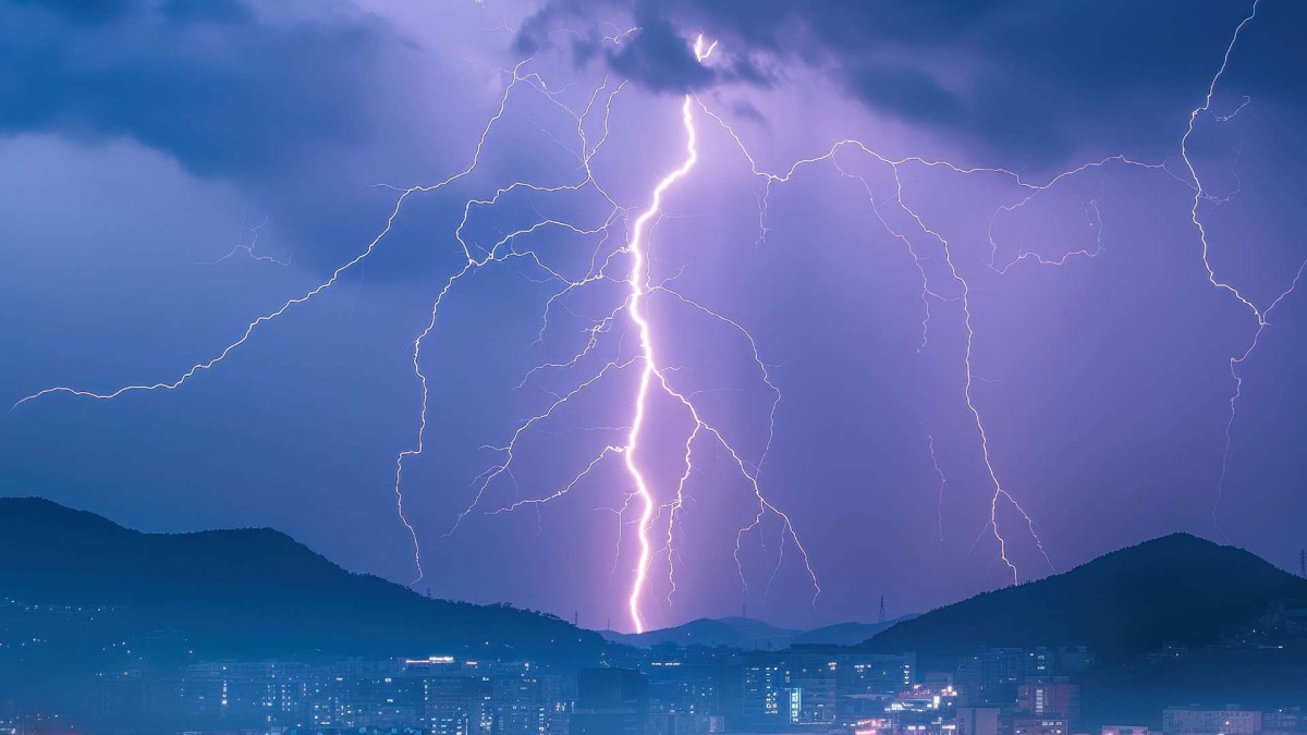 Por 'inestabilidad atmosférica': Emiten aviso por probables tormentas eléctricas en zonas de tres regiones del país